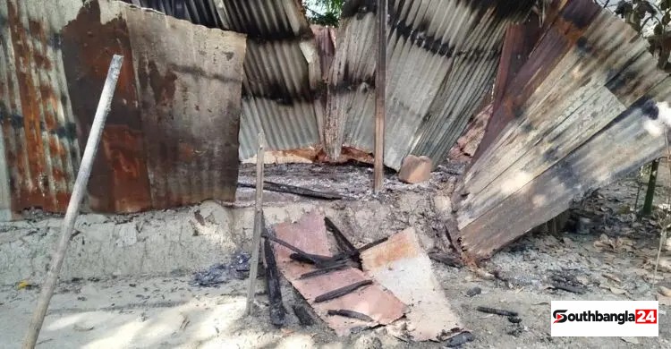 মামলা তুলে না নেওয়ায় নারীর বসতঘরে আগুন, ভয়ে এলাকাছাড়া পরিবার