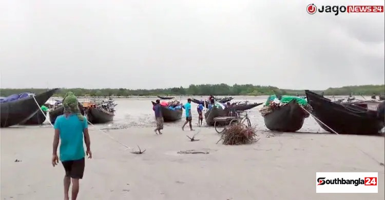 শুঁটকি মৌসুমের শুরুতেই বড় ধাক্কা খেল দুবলার চরের জেলেরা