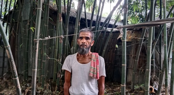 অন্যের বাঁশঝাড়ে ঝুপড়িতে বসবাস