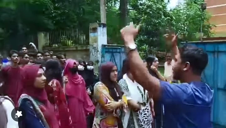 ঝালকাঠিতে কোটা সংস্কারের দাবিতে বিক্ষোভ