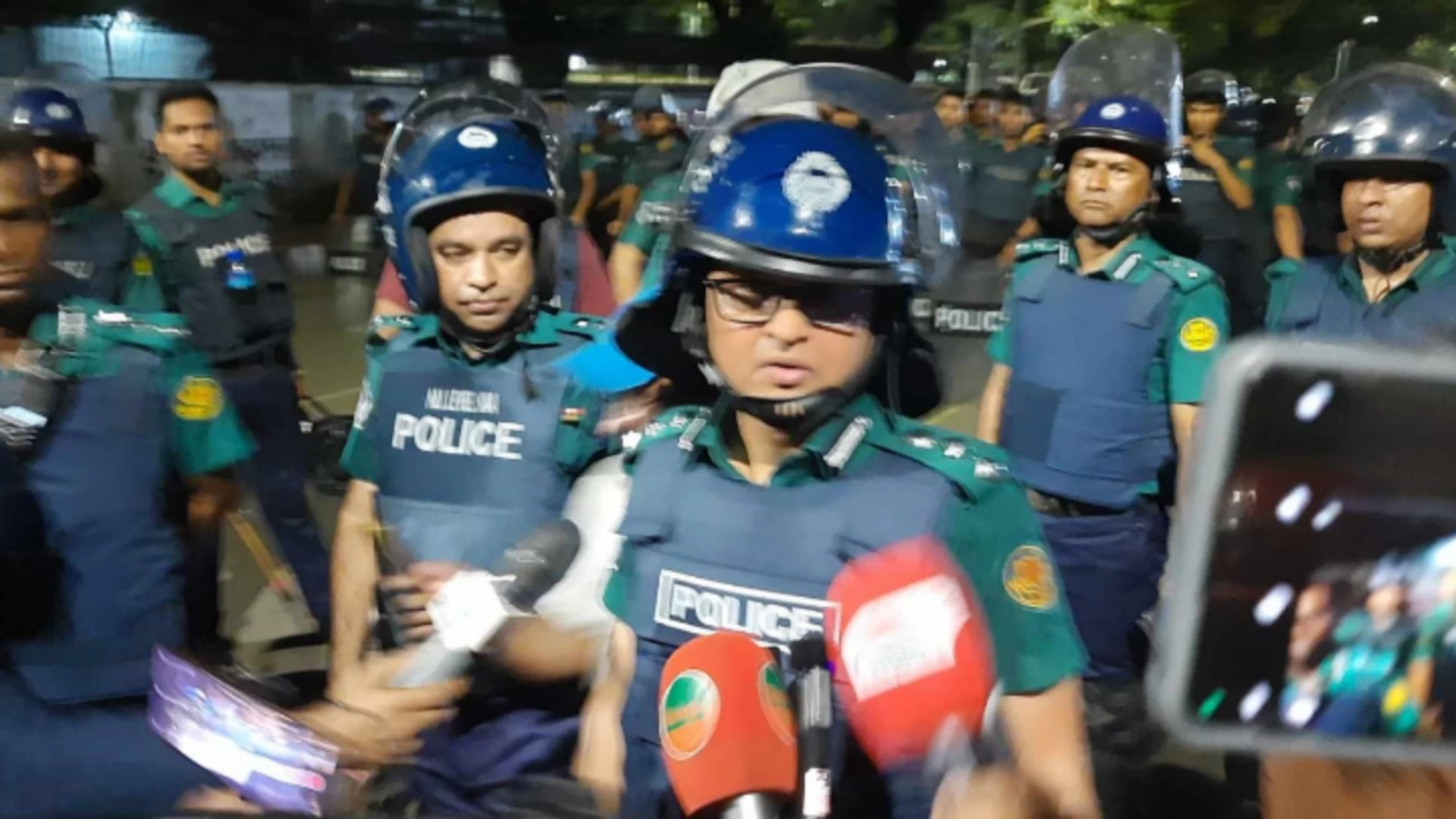 ঢাবিতে গুলি ছোড়া যুবককে খুঁজে বের করবে পুলিশ: ডিএমপি