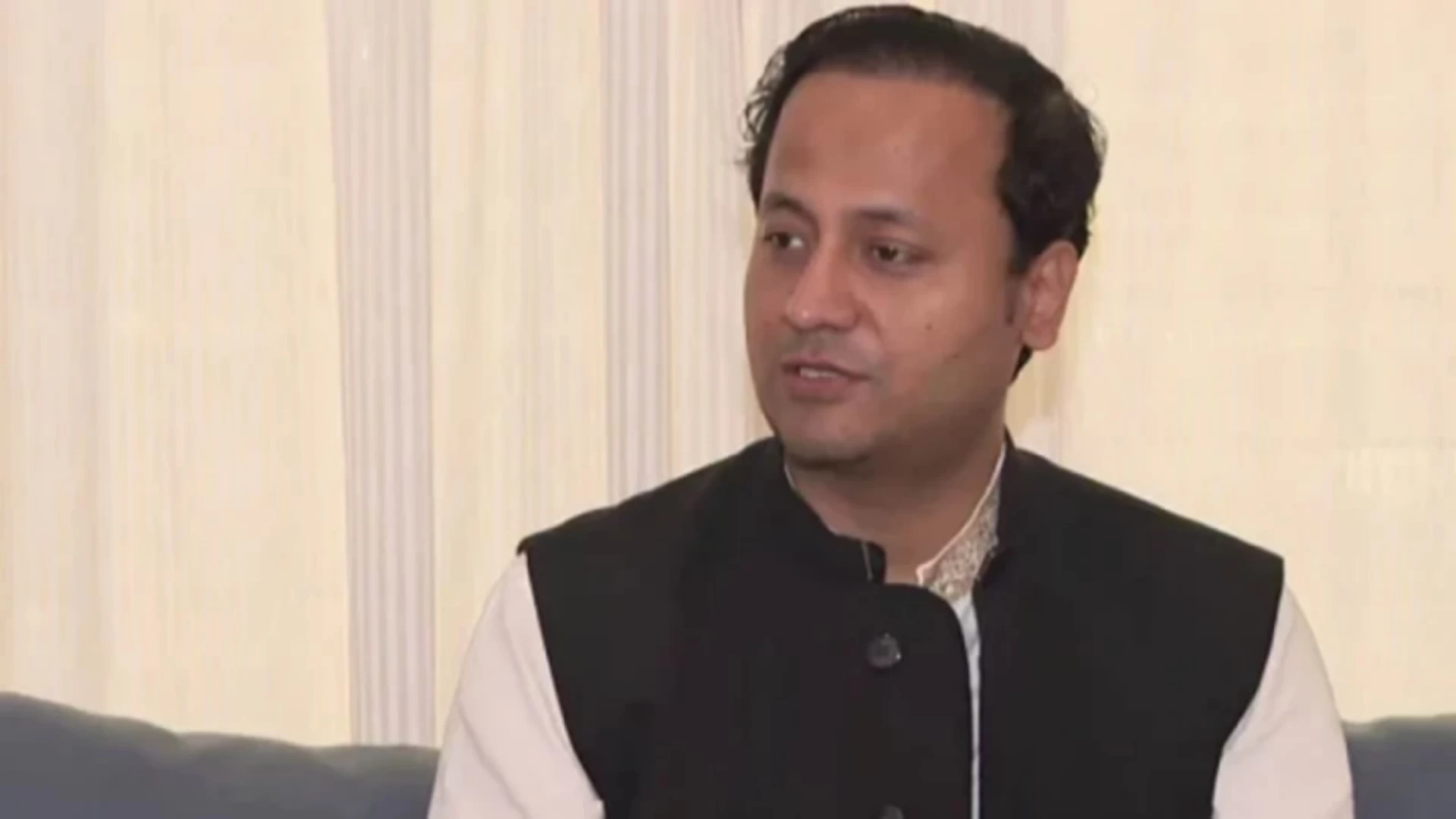 রাতে হঠাৎ ঢাবিতে গেলেন শিক্ষামন্ত্রী