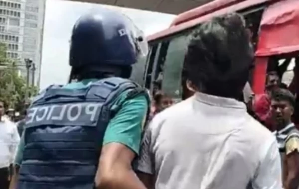 শিক্ষার্থীদের বিক্ষোভ: পল্টন থানায় ৩ শিক্ষার্থী