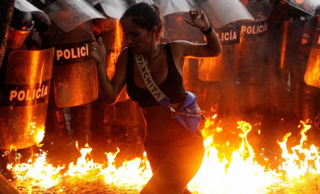 মাদুরো-বিরোধী বিক্ষোভে উত্তাল ভেনেজুয়েলা