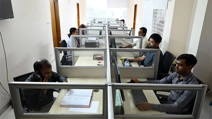 বুধবার থেকে স্বাভাবিক সূচিতে ফিরছে অফিস