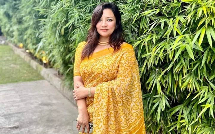 শিক্ষার্থীকে বাঁচাতে গিয়ে পুলিশের ধাক্কায় ঢাবির নারী শিক্ষক আহত