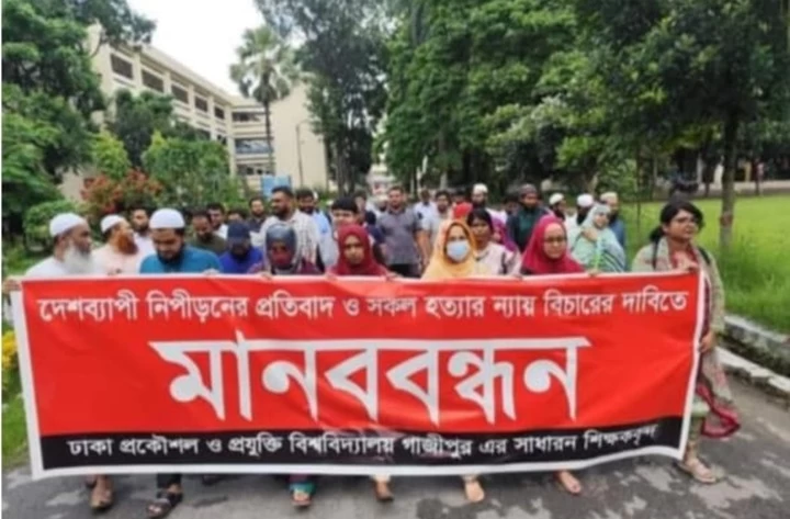 গাজীপুরে বাধা উপেক্ষা করে শিক্ষার্থীদের বিক্ষোভ
