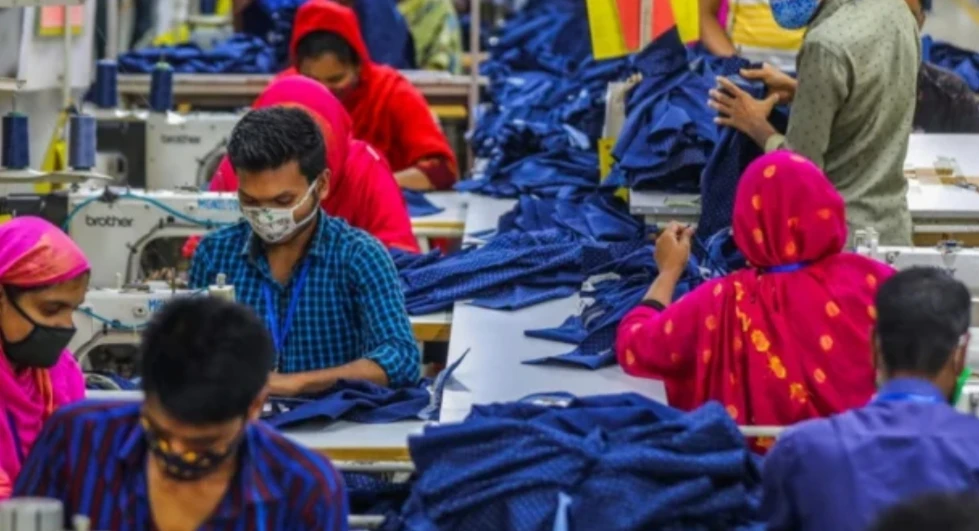 বাণিজ্য বাধা ও অভ্যন্তরীণ অস্থিরতায় চাপে বাংলাদেশের পোশাক খাত